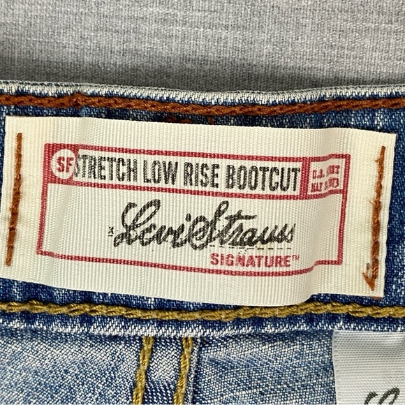 Levi Strauss Signature Stretch Low Rise Boot Cut Jeans Misses 4 Short - Picture 6 of 12